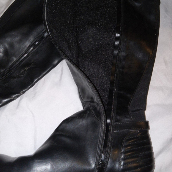Dana Buckman ladies boots. Size 8. Good condition. Small scuff on inside of left - Picture 6 of 6